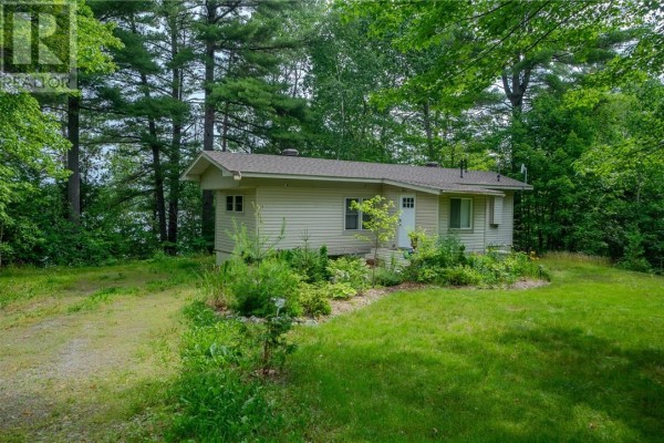 Living room - 1744 Regional Road 10, Whitefish, ON P0M3E0 Photo 2