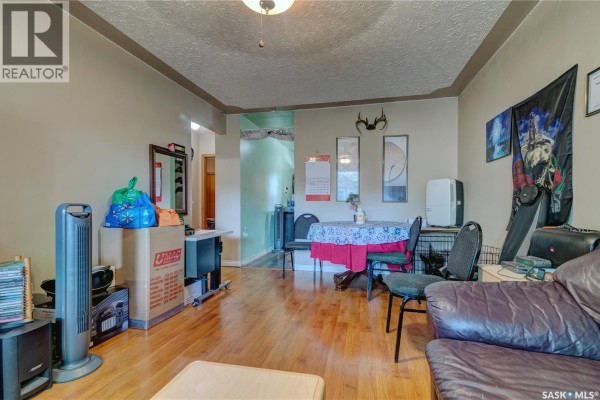 Living room - 1745 Quebec Street, Regina, SK S4P1J4 Photo 4