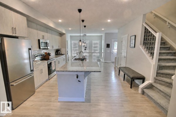 Kitchen - 17455 77 St Nw, Edmonton, AB T5Z0R4 Photo 3