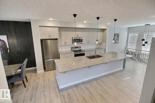 Family room - 17455 77 St Nw, Edmonton, AB T5Z0R4 Photo 4