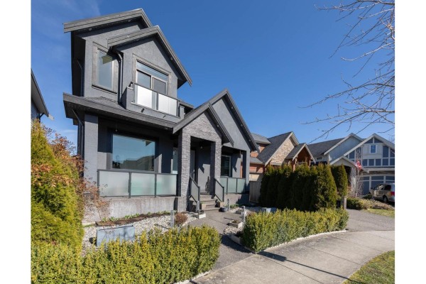 17457 2b Avenue, Surrey, BC V3Z6R9 Photo 2
