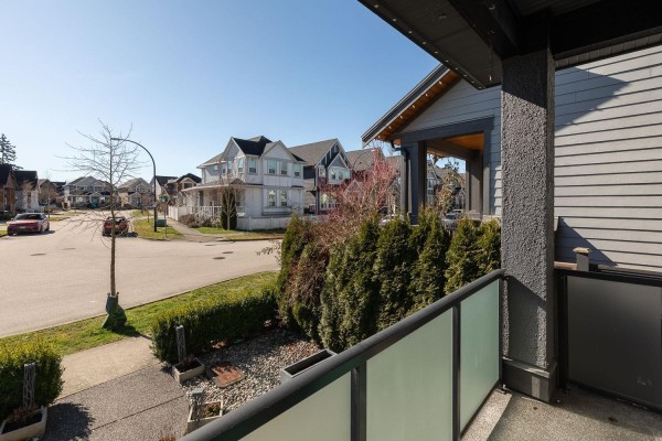 17457 2b Avenue, Surrey, BC V3Z6R9 Photo 3