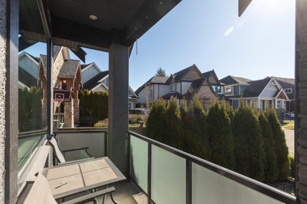 17457 2b Avenue, Surrey, BC V3Z6R9 Photo 4