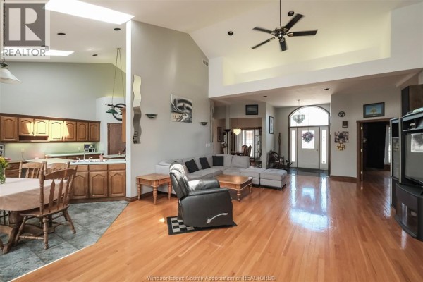 4pc Ensuite bath - 1747 Chornoby Crescent, Tecumseh, ON N8N5A1 Photo 3