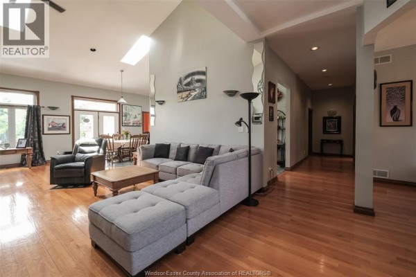 5pc Ensuite bath - 1747 Chornoby Crescent, Tecumseh, ON N8N5A1 Photo 4