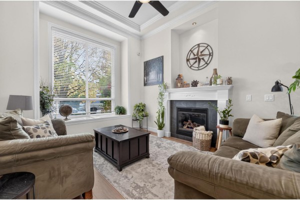 17473 64a Avenue, Surrey, BC V3S3K9 Photo 5