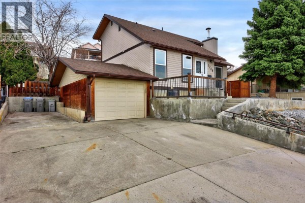 Living room - 1748 North River Drive, Kamloops, BC V2B7N7 Photo 3