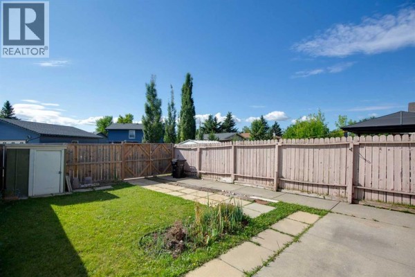Foyer - 175 Castleridge Drive Ne, Calgary, AB T3J1P6 Photo 3