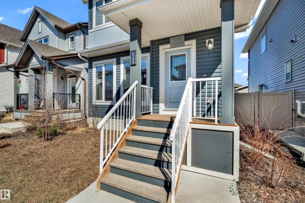Kitchen - 1750 25a St Nw, Edmonton, AB T6T2H9 Photo 3