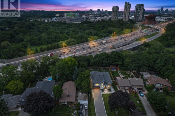 Aerial view of a residential street near a highway and city skyline. - 1750 Lincolnshire Boulevard, Mississauga