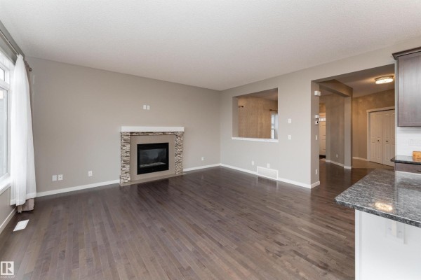 Kitchen - 17523 56 St Nw, Edmonton, AB T5Y0T6 Photo 3