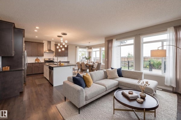 Family room - 17523 56 St Nw, Edmonton, AB T5Y0T6 Photo 4