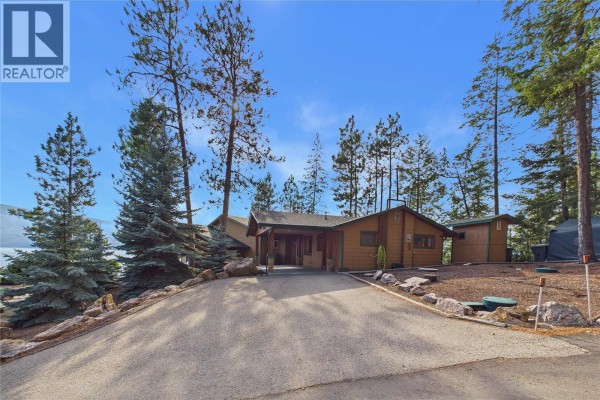 Living room - 17538 Coral Beach Road, Lake Country, BC V4V1C1 Photo 5