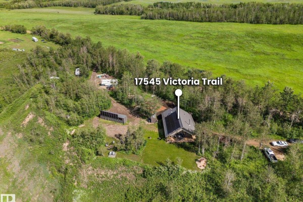 Primary Bedroom - 17545 Victoria Tr, Rural Smoky Lake County, AB T0A3C0 Photo 4