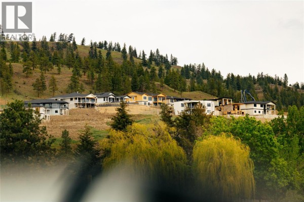 17547 Sanborn Street, Summerland, BC V0H1Z3 Photo 4