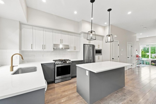 17557 100 Avenue, Surrey, BC, photo 3