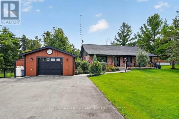 17576 Island Road, South Stormont