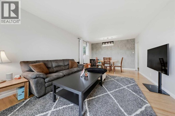 Primary Bedroom - 176 Frobisher Boulevard Se, Calgary, AB T2H1G7 Photo 4