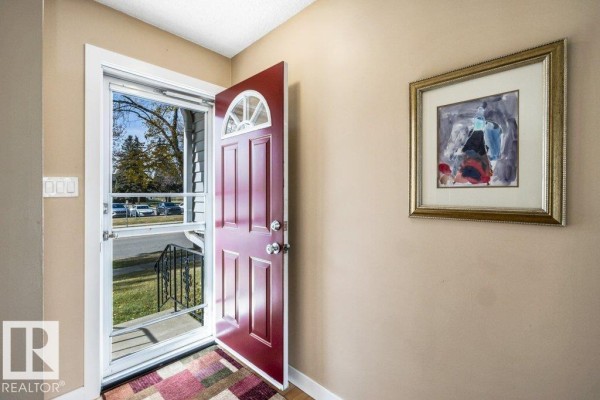 Family room - 176 Larose Dr, St  Albert, AB T8N2G8 Photo 4
