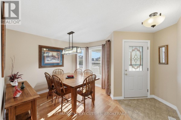 Dining room - 176 Macdougall Drive, Loyalist, ON K7N0A2 Photo 4