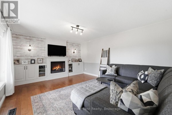 Den - 176 Mcfarlin Drive, West Grey, ON N0G2L0 Photo 5