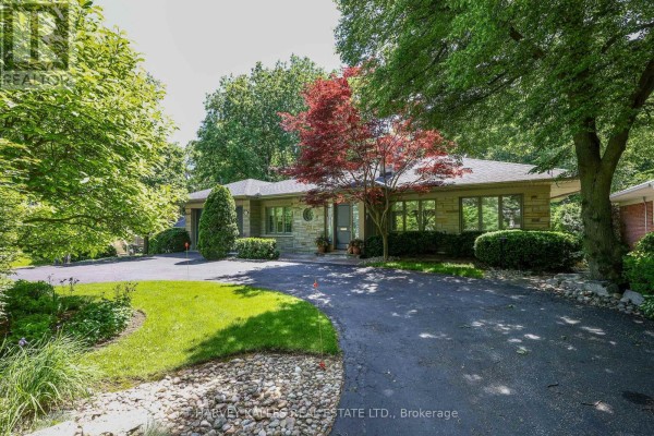 Study - 176 Old Yonge Street, Toronto, ON M2P1P9 Photo 2