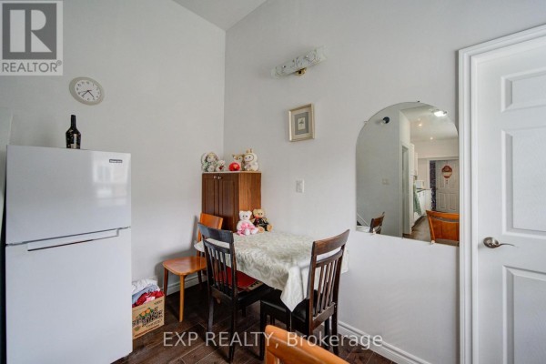 Bedroom 2 - 176 Sedgemount Drive, Toronto, ON M1H1Y2 Photo 5