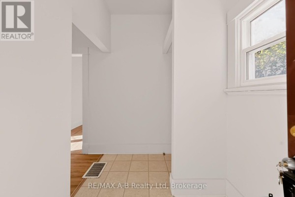 Bedroom - 176 Sterling Street, London East, ON N5Y1Z2 Photo 5