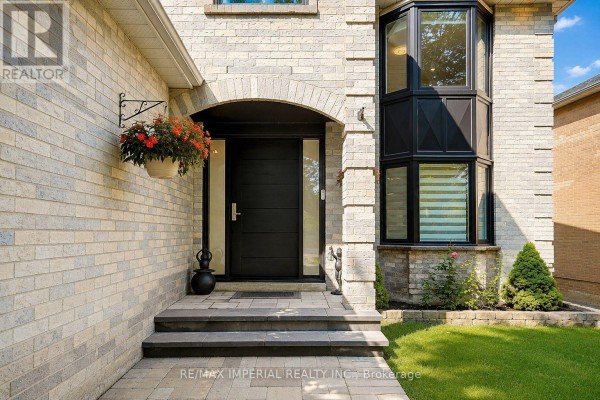 176 Timpson Drive, Aurora, ON L4G5N2 Photo 3