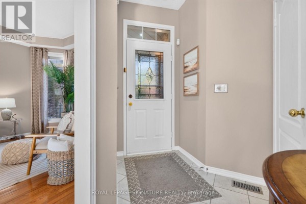 Kitchen - 1760 Autumn Crescent, Pickering, ON L1V6X2 Photo 3