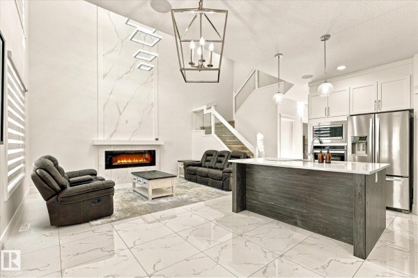 Kitchen - 17618 64a St Nw, Edmonton, AB T5Y4A9 Photo 3