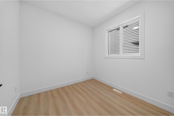Primary Bedroom - 17623 67 St Nw, Edmonton, AB T5Z0Y2 Photo 4