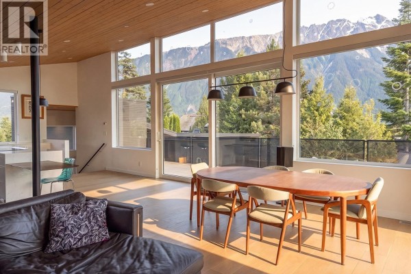 1764 Pinewood Drive, Pemberton, BC V0N2L3 Photo 4