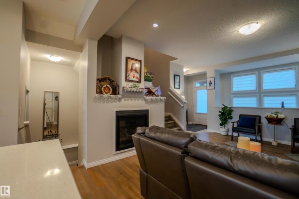 Kitchen - 1766 Dumont Cr Sw Sw, Edmonton, AB T6W3V8 Photo 3