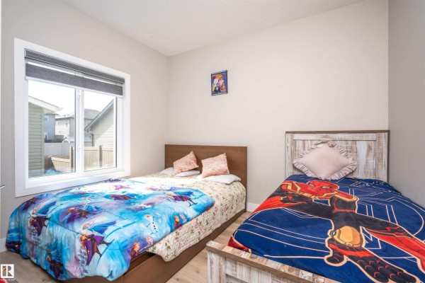 Kitchen - 1767 26a St Nw, Edmonton, AB T6T2H8 Photo 3