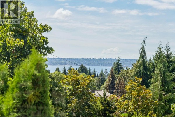 1768 Ottawa Place, West Vancouver, BC V7V2T7 Photo 4