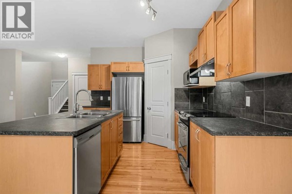 Living room - 177 Cougartown Circle Sw, Calgary, AB T3H0A3 Photo 5