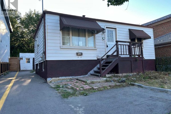 177 Magnolia Avenue, Toronto, ON, photo 2