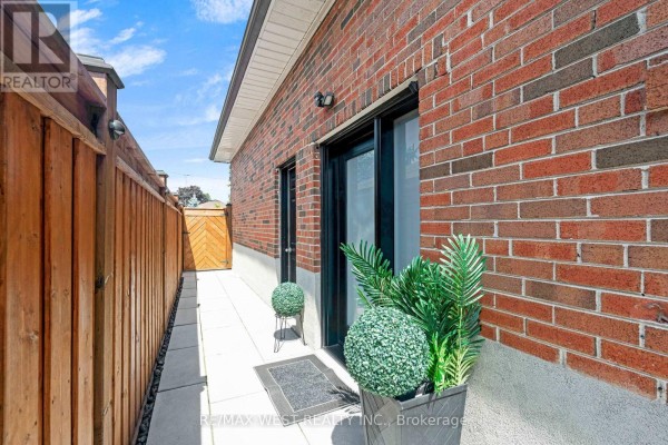 177 Searle Avenue, Toronto, ON, photo 2
