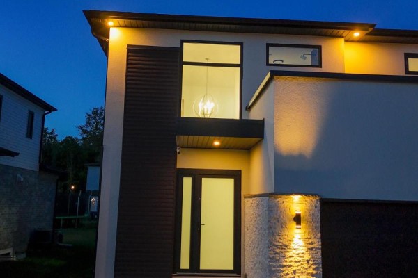 Row of modern houses on a suburban street, featuring contemporary architecture. - 1771 Applerock Avenue, London North