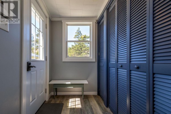 Dining nook - 1772 304 Highway, Cape Forchu, NS B5A5G7 Photo 5