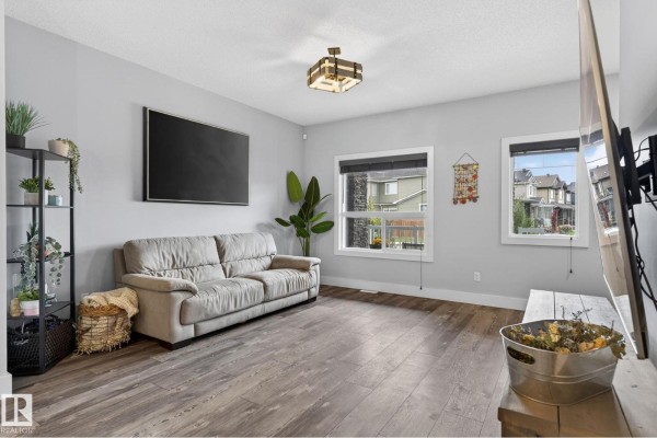 Kitchen - 17733 64a St Nw, Edmonton, AB T5Y3X4 Photo 3