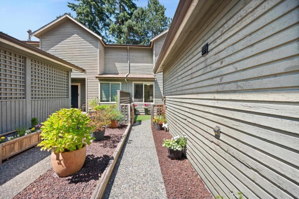 1774 Lilac Drive, Surrey, BC V4A5C9 Photo 2