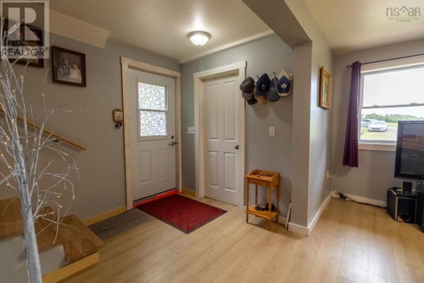 Foyer - 178 Buchanan Road, South Berwick, NS B0P1E0 Photo 2