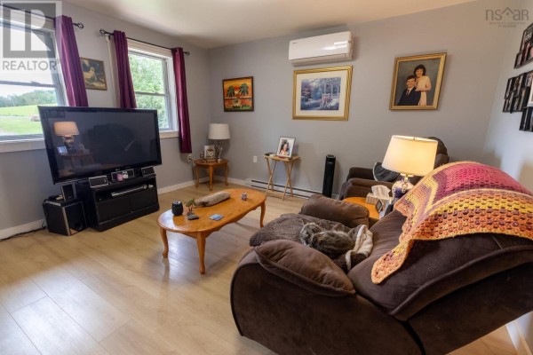 Laundry / Bath - 178 Buchanan Road, South Berwick, NS B0P1E0 Photo 4