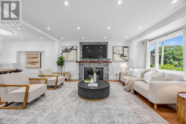 Living room - 178 Hanna Road, Toronto, ON M4G2N8 Photo 3