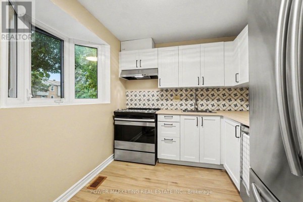 Kitchen - 1781 Lamoureux Drive, Ottawa, ON K1E2N5 Photo 5