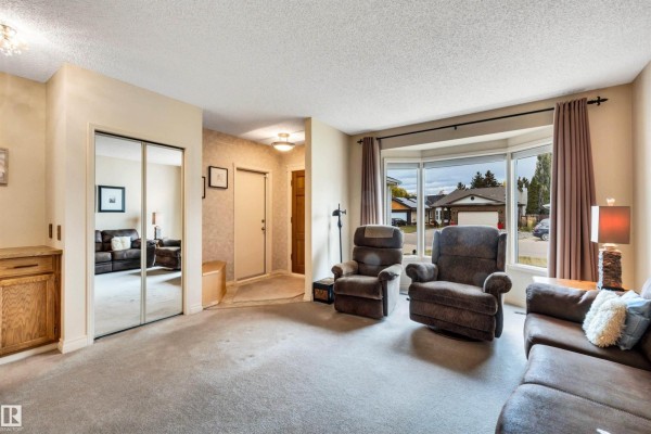 Primary Bedroom - 17832 93 St Nw, Edmonton, AB T5Z2H7 Photo 4