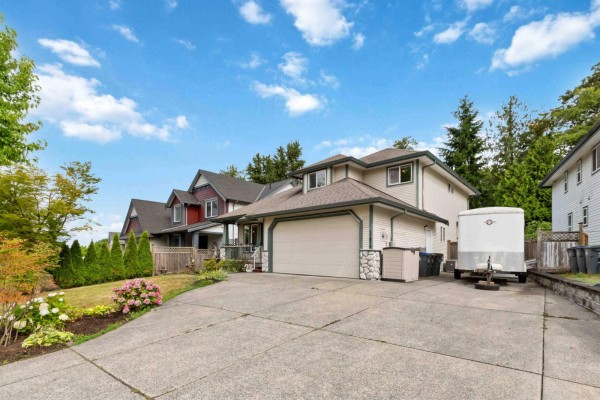17839 68th Avenue, Surrey, BC V3S9E2 Photo 2