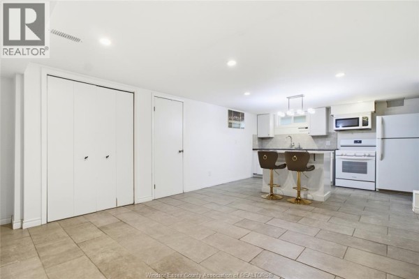Living room/Dining room - 1784 Partington Unit# Lower, Windsor, ON N9B2E3 Photo 5